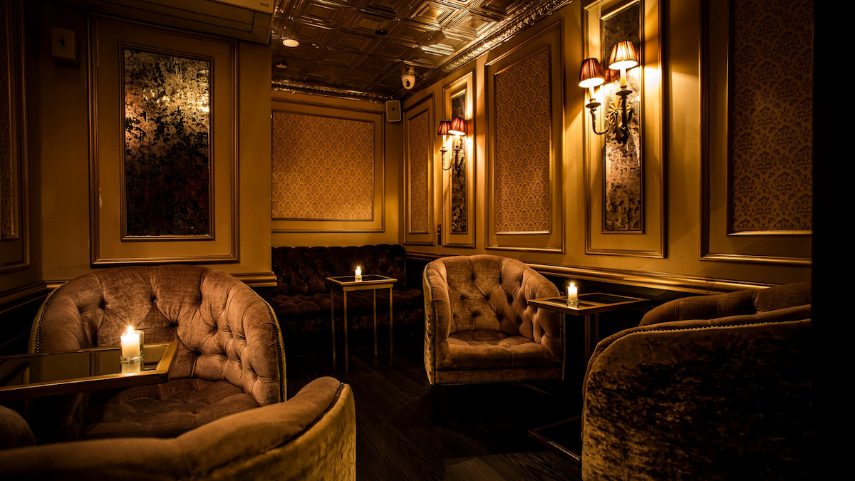 https://img.bucketlisters.com/content/uploads/blog/A6IDQ_356_media_Raines%20Law%20Room%20Speakeasy.png