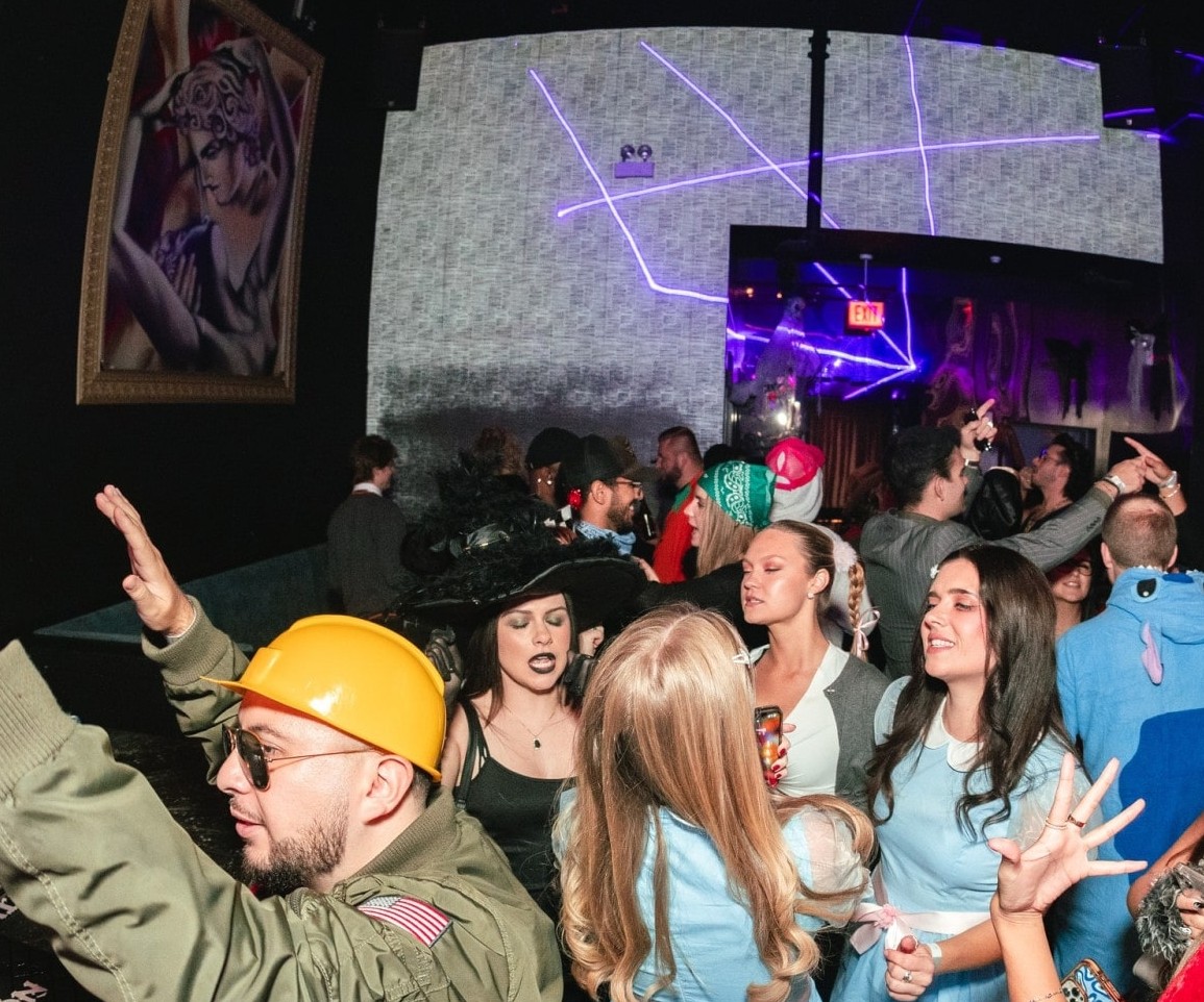 Boos & Booze Halloween Crawl: Tickets from $9.40 - Buy Now