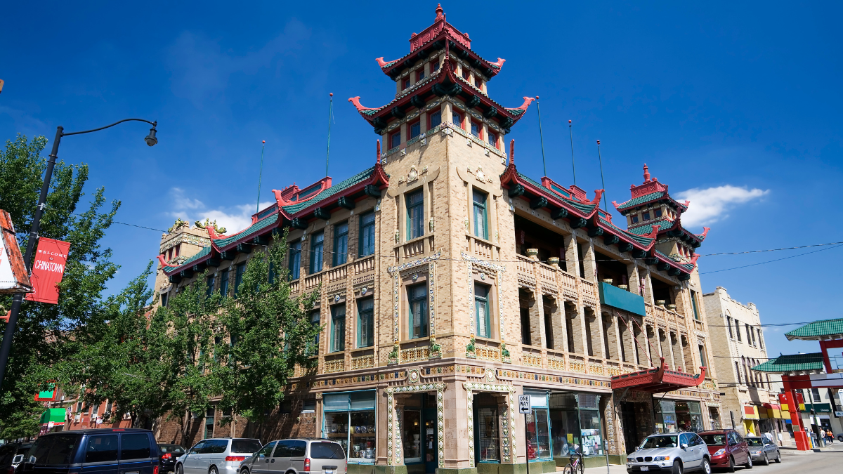 https://img.bucketlisters.com/image_uploads/chicago%20chinatown%201.png